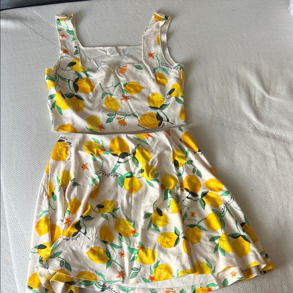 H&M White Two-Piece Shirt and Skirt Set with Yellow Lemon Print